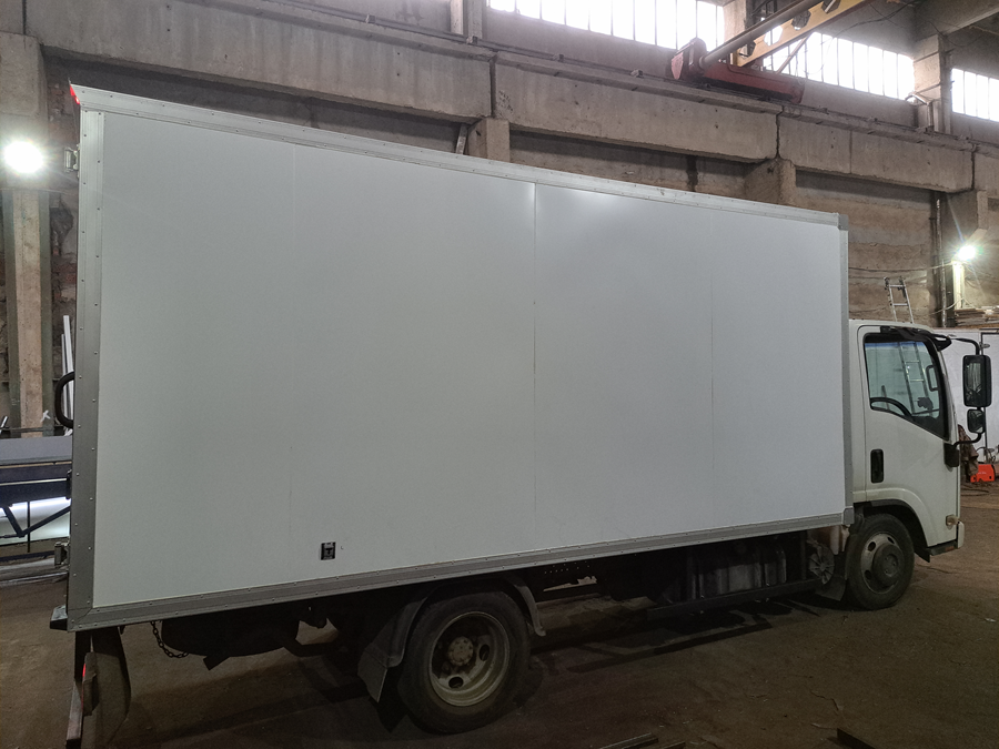 Ремонт пола в фургоне ISUZU Ремонт фургонов ISUZU